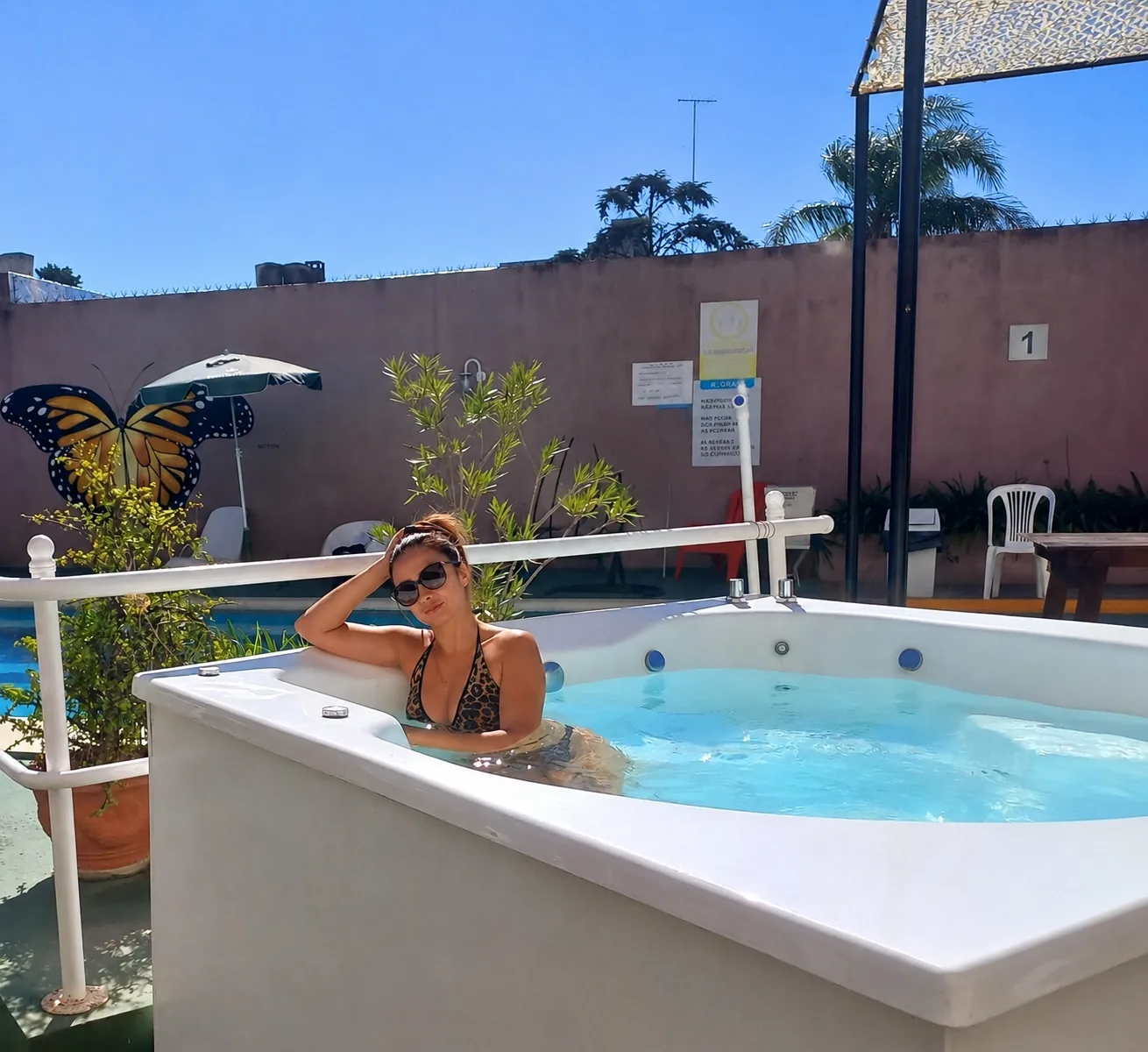 Piscina climatizada del complejo Luján Homes
